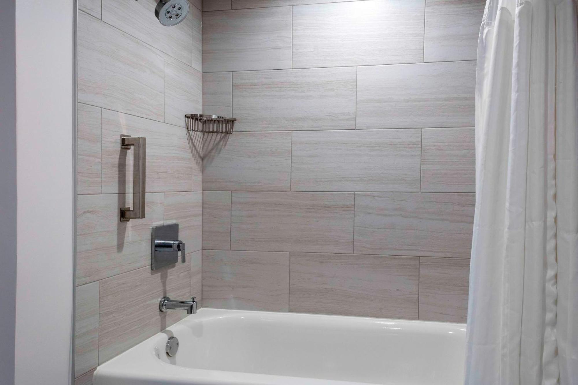 2 Queen Partial Oceanview with Balcony